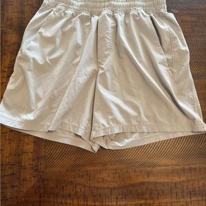 Lululemon Athletica Mens Light Gray Elastic Shorts size small